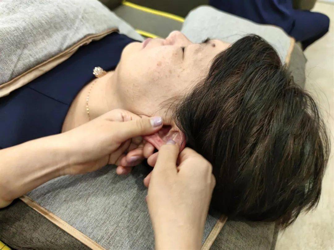 喜街左耳采耳体验馆开业啦358元抢传统采耳1次服务长达30分钟更有充值