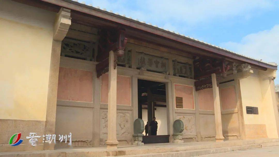 龙湖古寨讲解员 雷丽群:阿婆祠一个特点就是"门楼肚"非常宽,占整座
