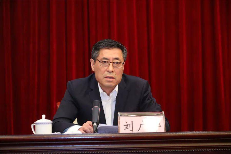 刘广华在主持会议时强调,要认真贯彻会议精神,对照先进典型,进一步理