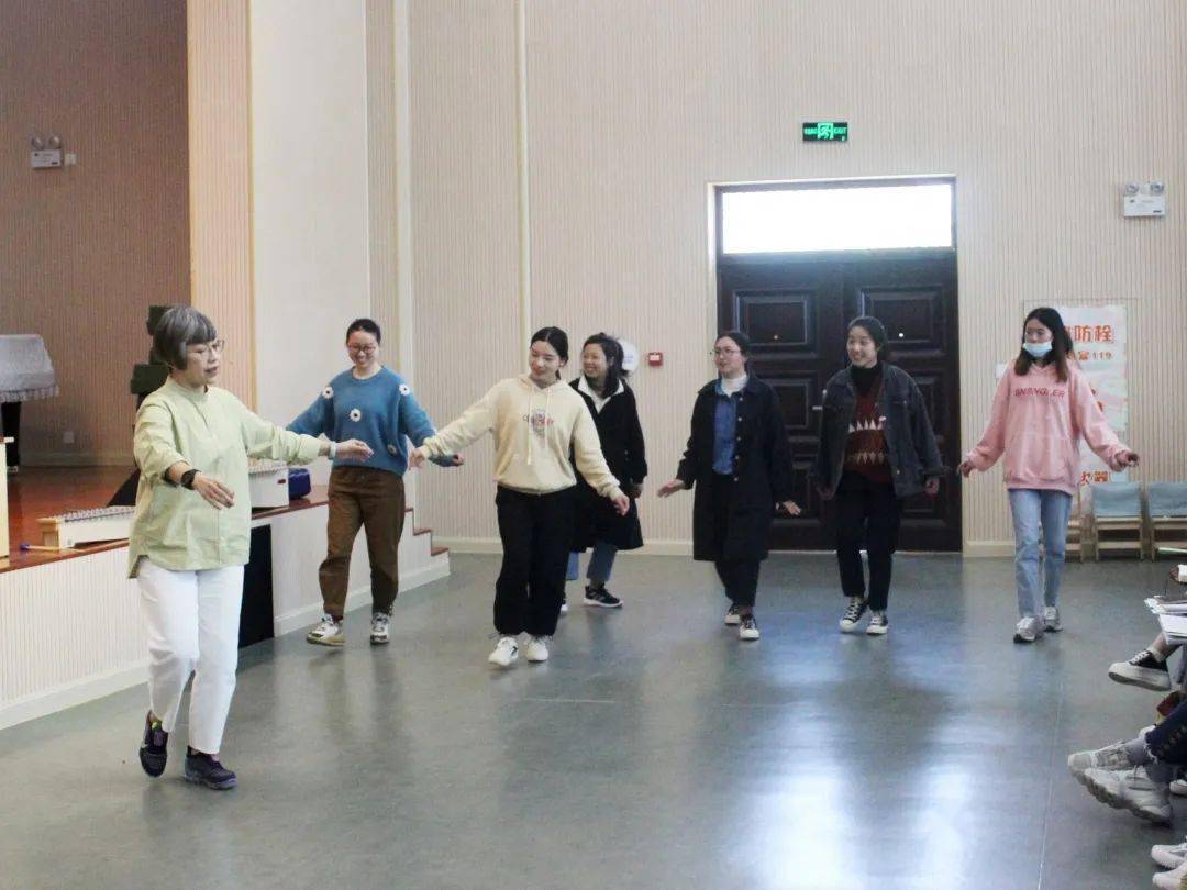 潘俞安老师与学员互动培训现场2一场音乐艺术体验之旅自2017年,担任