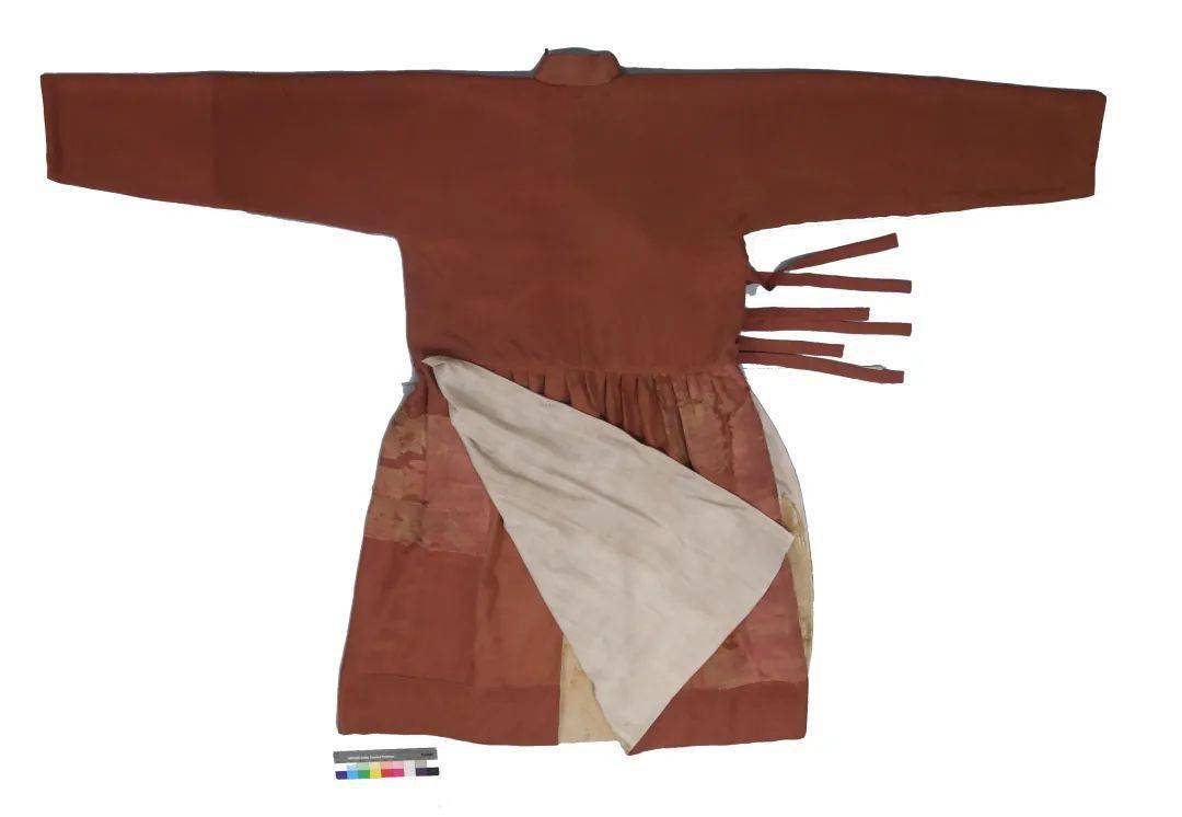 一例vol10丨元代红色莲鱼龙纹绫袍的修复与研究