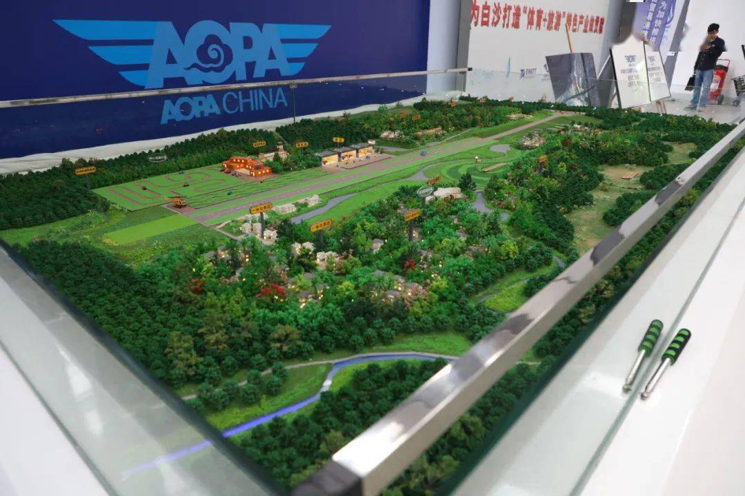 白沙通航机场沙盘胡畔对我县通航产业发展前景给予高度评价,认为我县