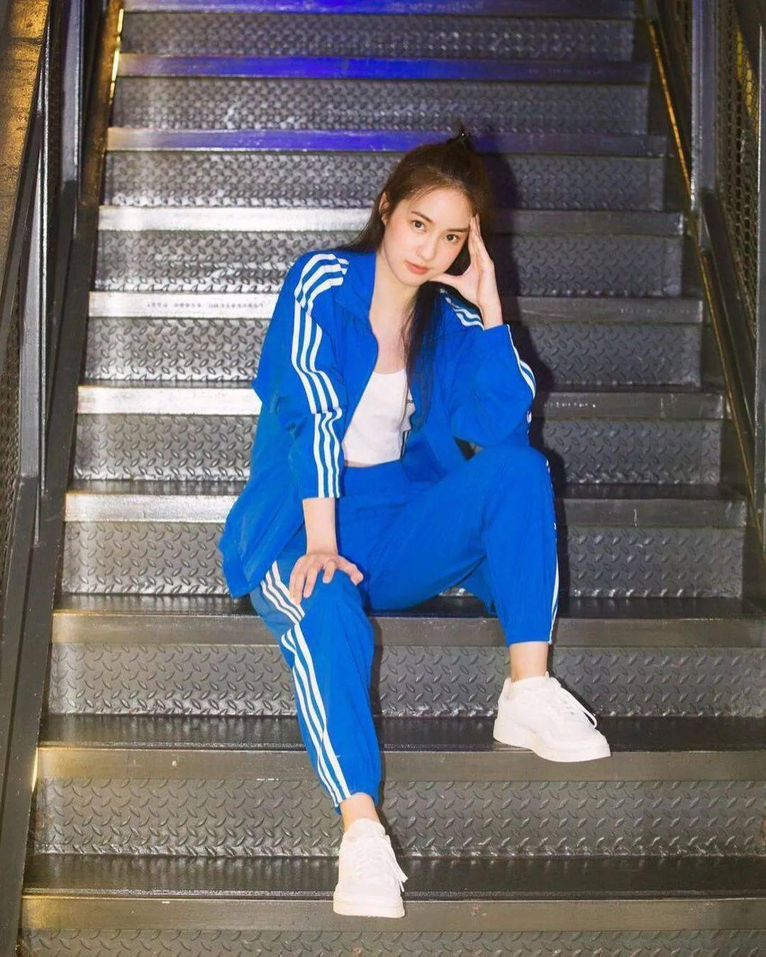 单手拍照姿势大全