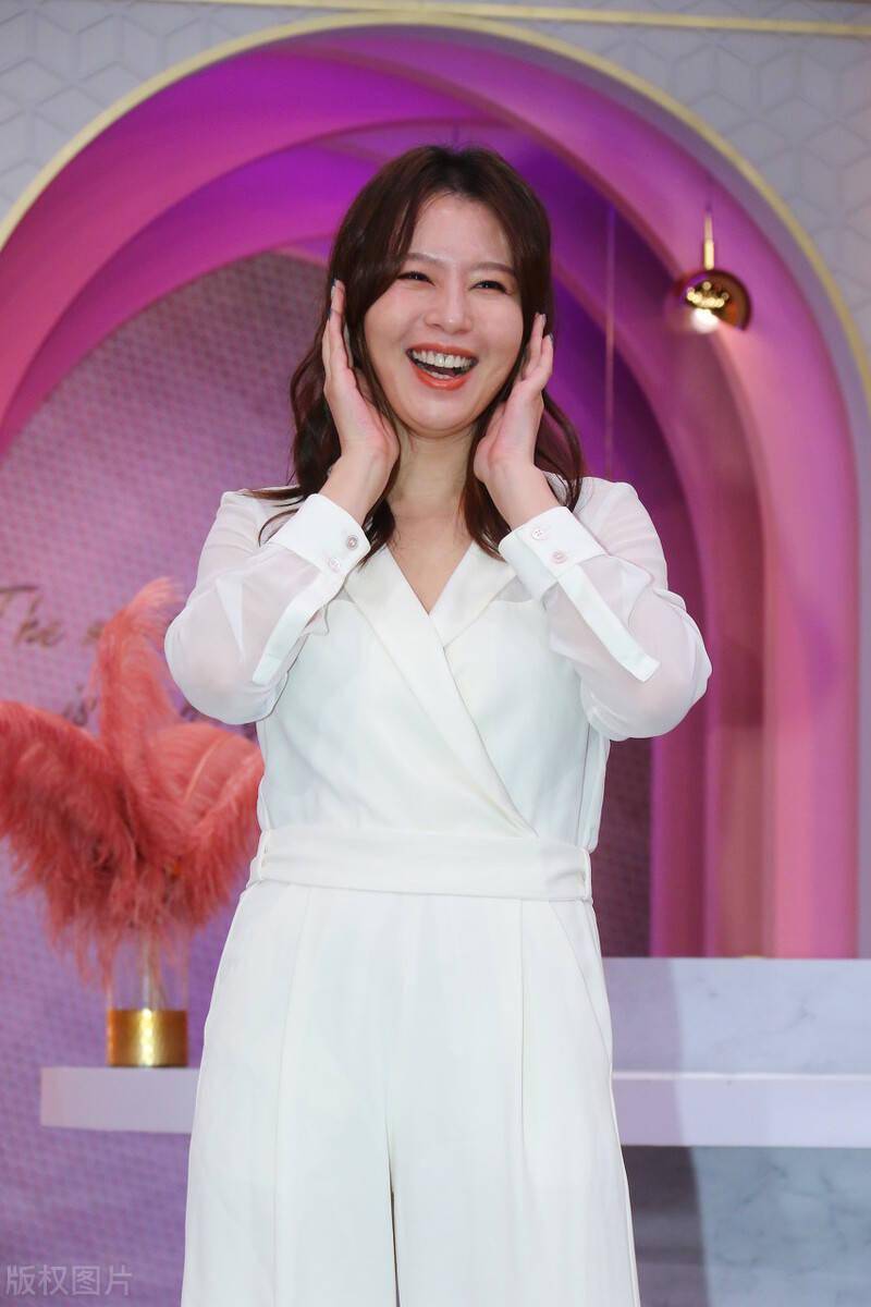 刘品言亮相活动这么有韵味了