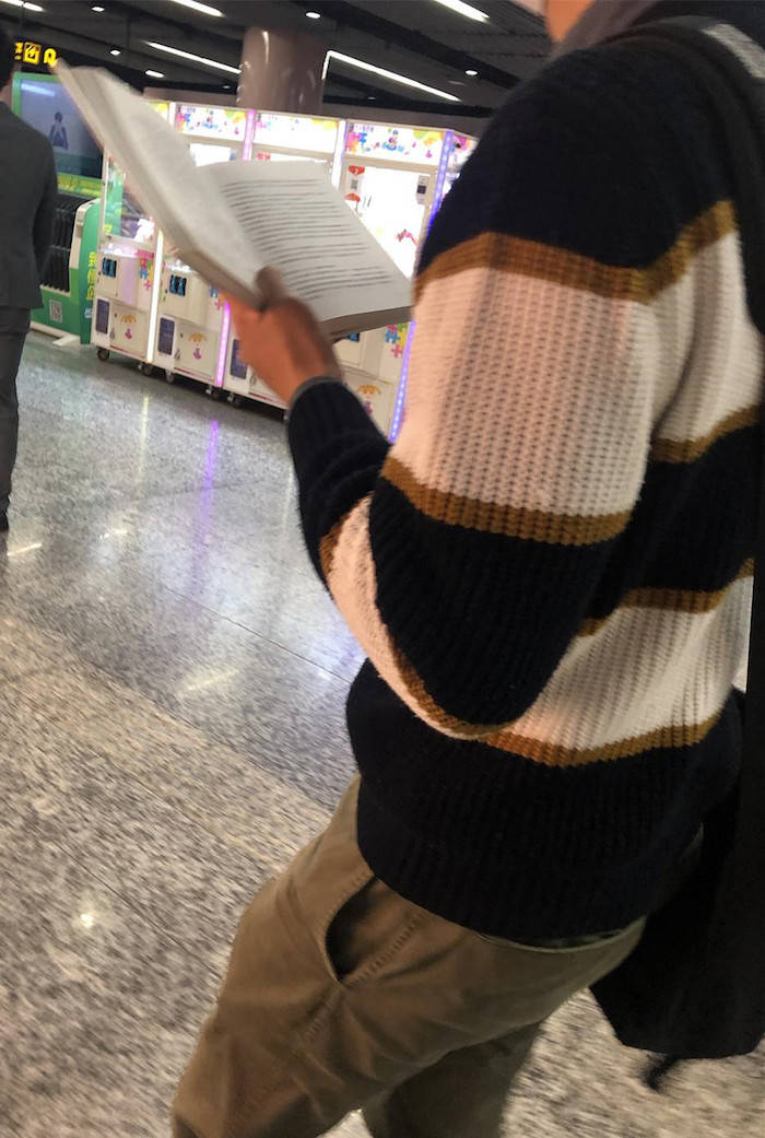 上海地铁上的读书人,最近一年在读什么?