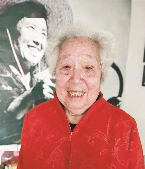 学党史悟思想1元纸币上的女拖拉机手原来是她