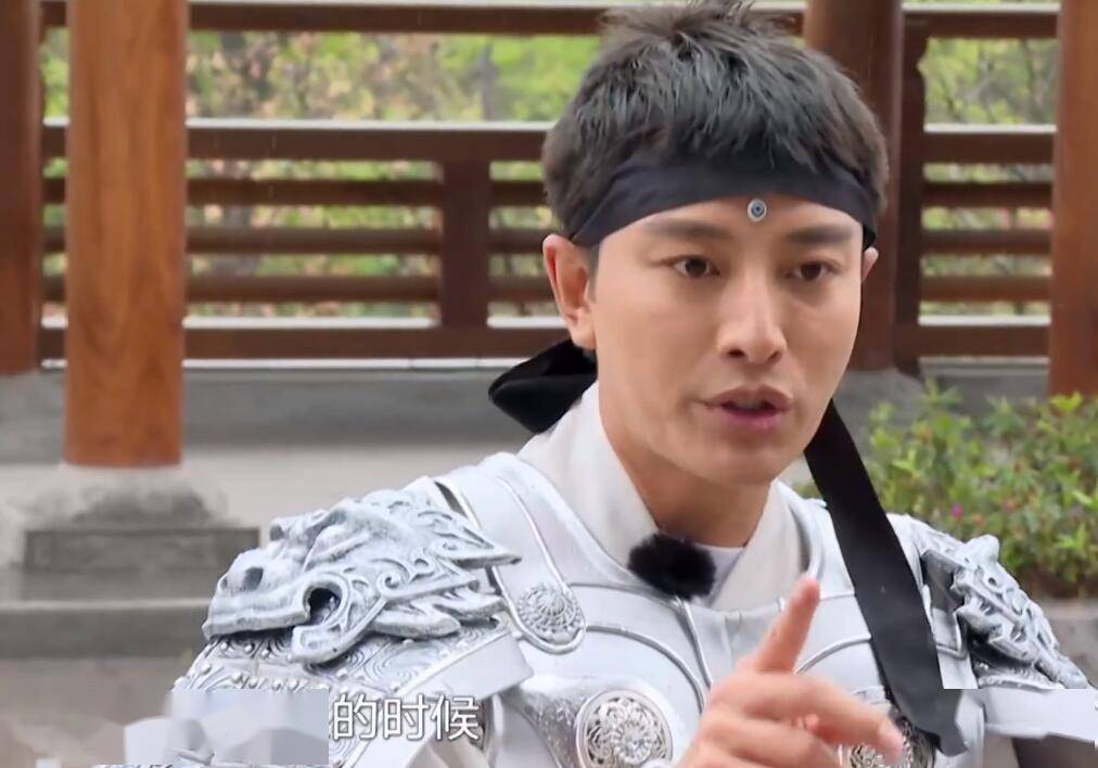 极限挑战来喽贾乃亮蒙住双眼用弹弓打掉节目组摄像头