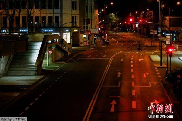 德国全国统一宵禁令生效 街头冷冷清清