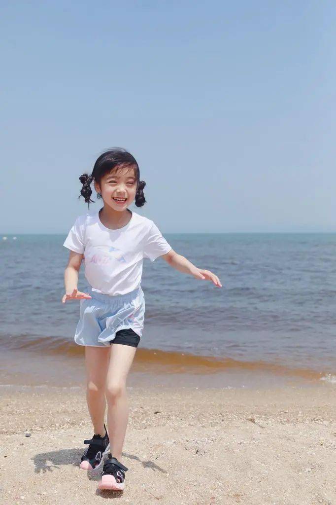 防蚊包头沙滩鞋 @哈彼的哈妮和哈琳▲ 防蚊涉水沙滩鞋 @凌岑七七