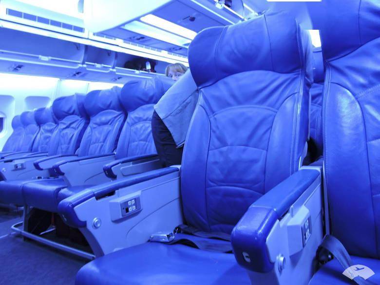 打卡绝版越洋航空a310机龄28年的老飞机和其他空客有何不同