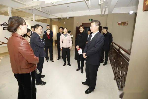 学习百年党史汲取奋进力量夏敏高到龙泉街道调研党史学习教育开展情况