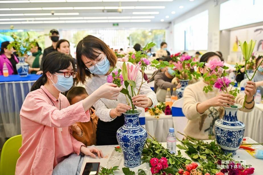 原非遗|荣耀V40轻奢版走进福州，10亿色屏幕还原非遗真彩
