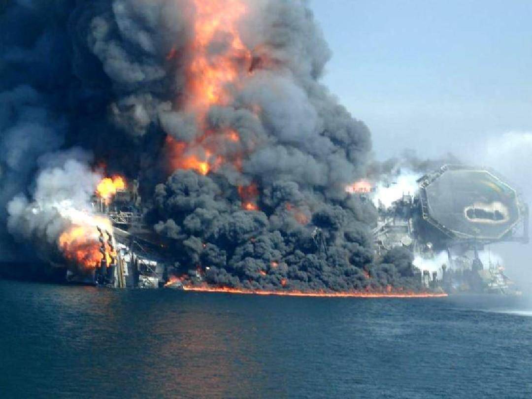 2010年,美国墨西哥湾发生了美国历史上最严重的海上漏油事件.