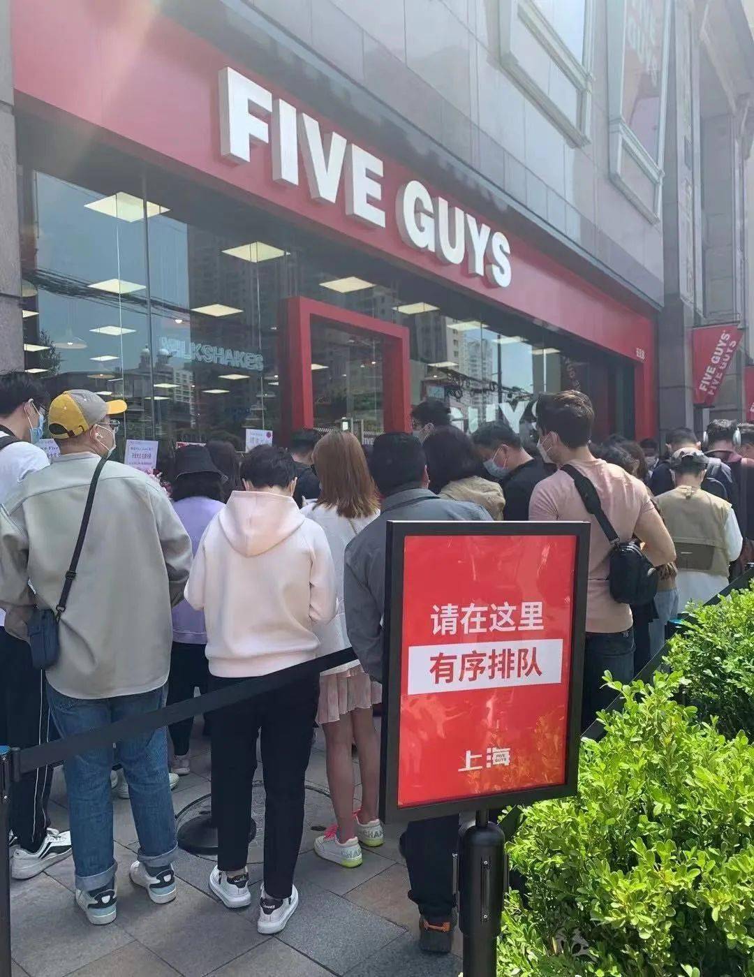 又开始排队啦 Five Guys上海首店 到底有啥好吃的 小申带你揭秘 汉堡