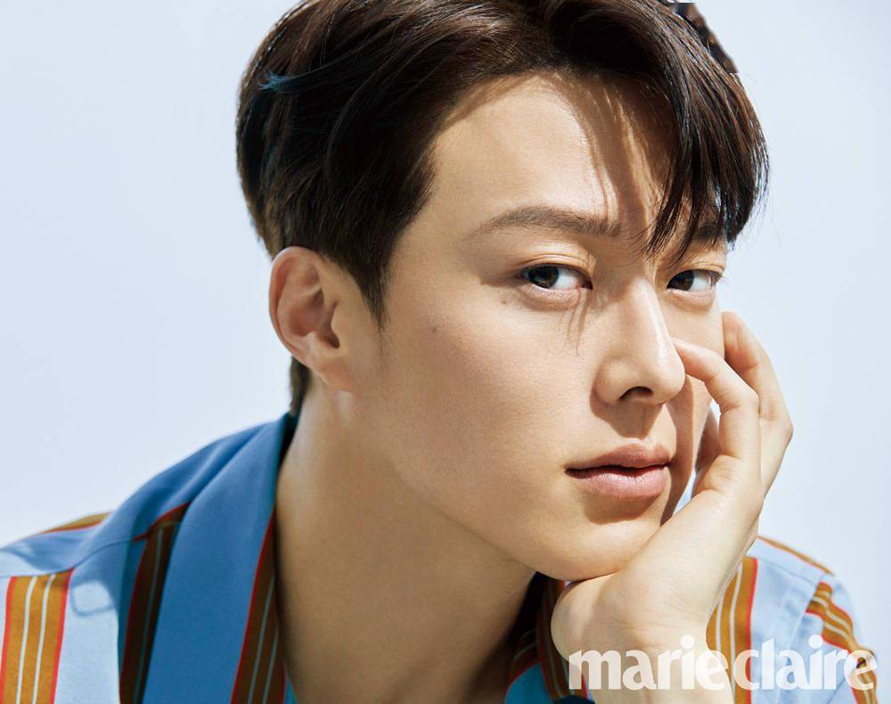 韩国艺人张基龙最新杂志写真曝光