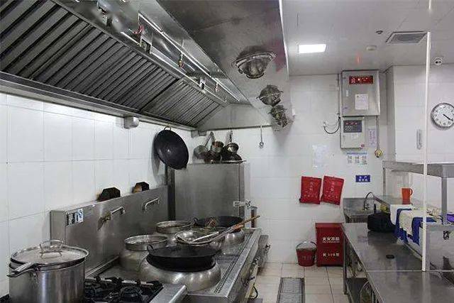 烧烤店起火,20万现金化为灰烬!_厨房