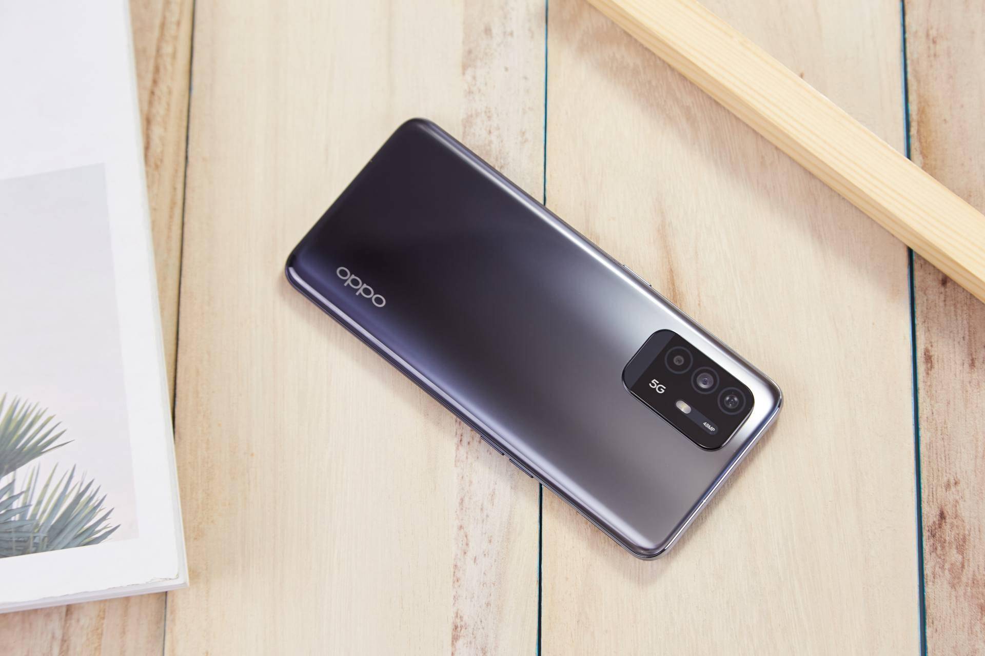 oppo a95上手"轻"体验:轻薄机身 30个月流畅护航,好看又能打_方面