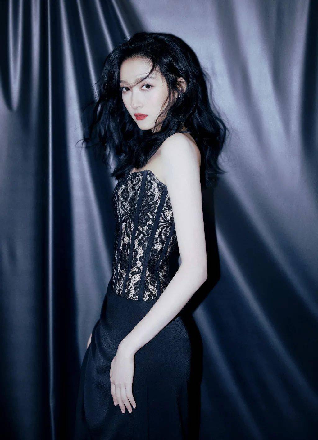 关晓彤喜提"最会气粉丝的嫂子"称号?看来曾经的傻白甜也"黑化"了