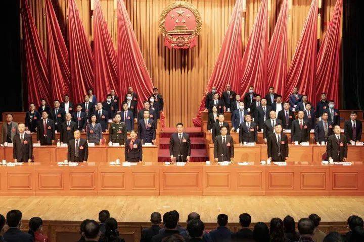 李占宾当选郾城区人民政府区长何国旭当选区监委会主任