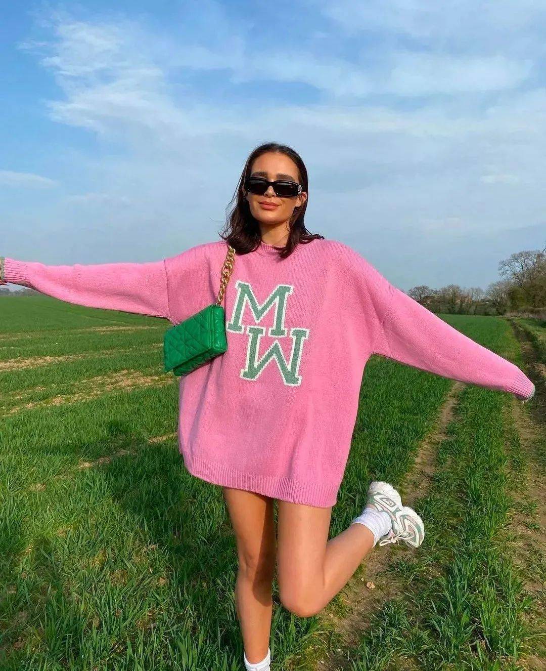 拍照用什么背景显得高级 4ff5a049b8344968ae13bb95b62223e8.jpeg