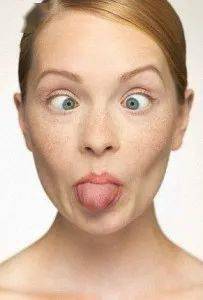 夸张表情,扮鬼脸,充分运用自己的脸部表情,吸引孩子的目光吧:10手指