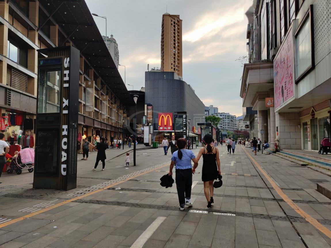 乐居实探2号线沿线商场体验国贸广场精美世纪金源热闹