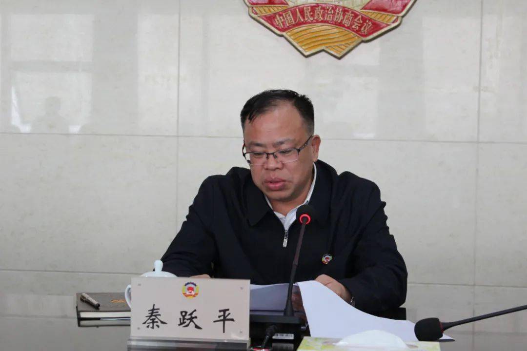 秦跃平指出,要牢牢把握科技进步大方向,解决发展中"卡脖子"问题,引进