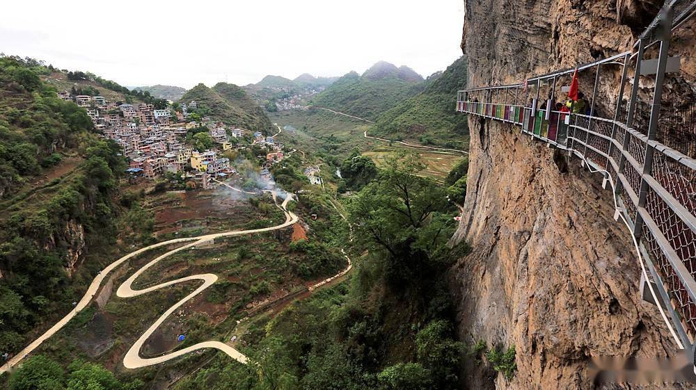 游西洋江大峡谷,走侬人谷七彩9d玻璃栈道_广南县