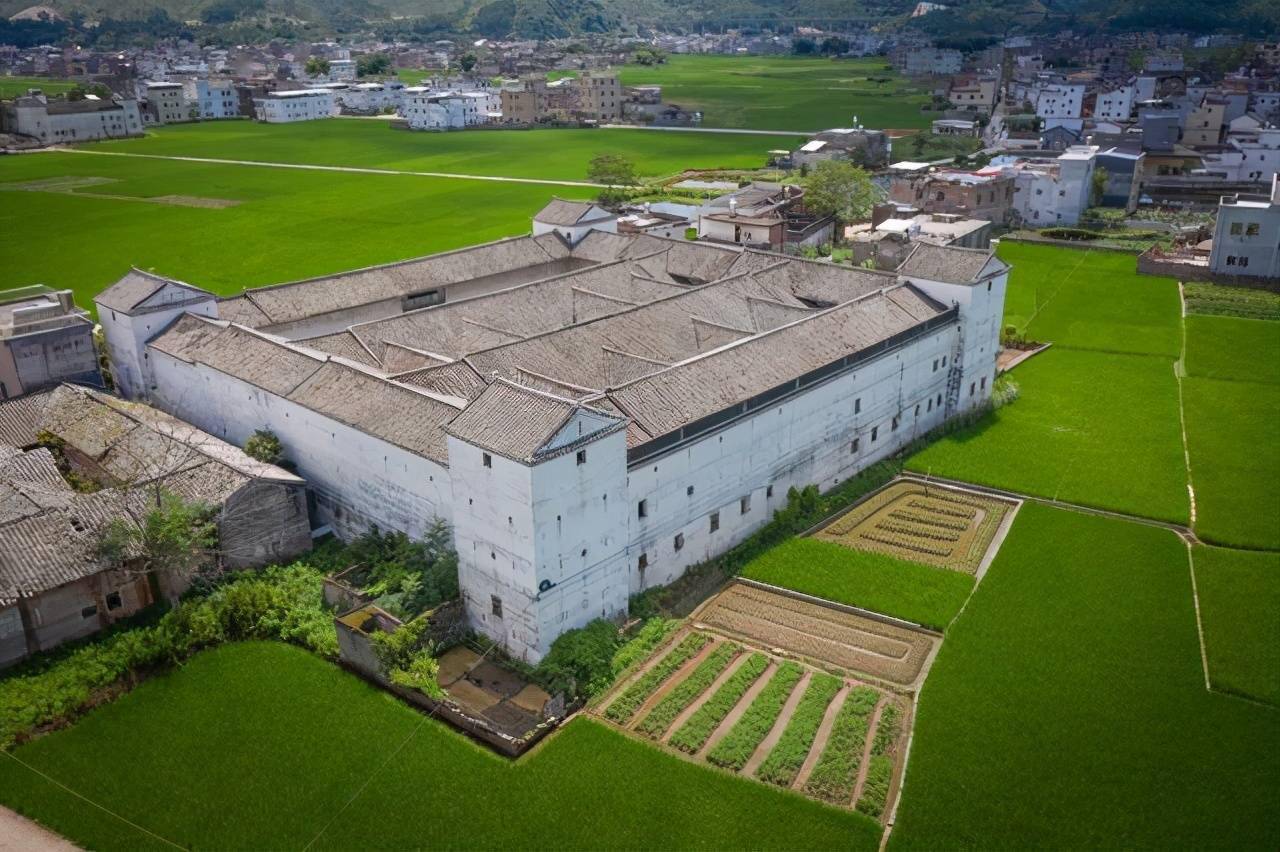 林寨古村,位于广东省河源市和平县东南部,典型客家民居风格的方围屋