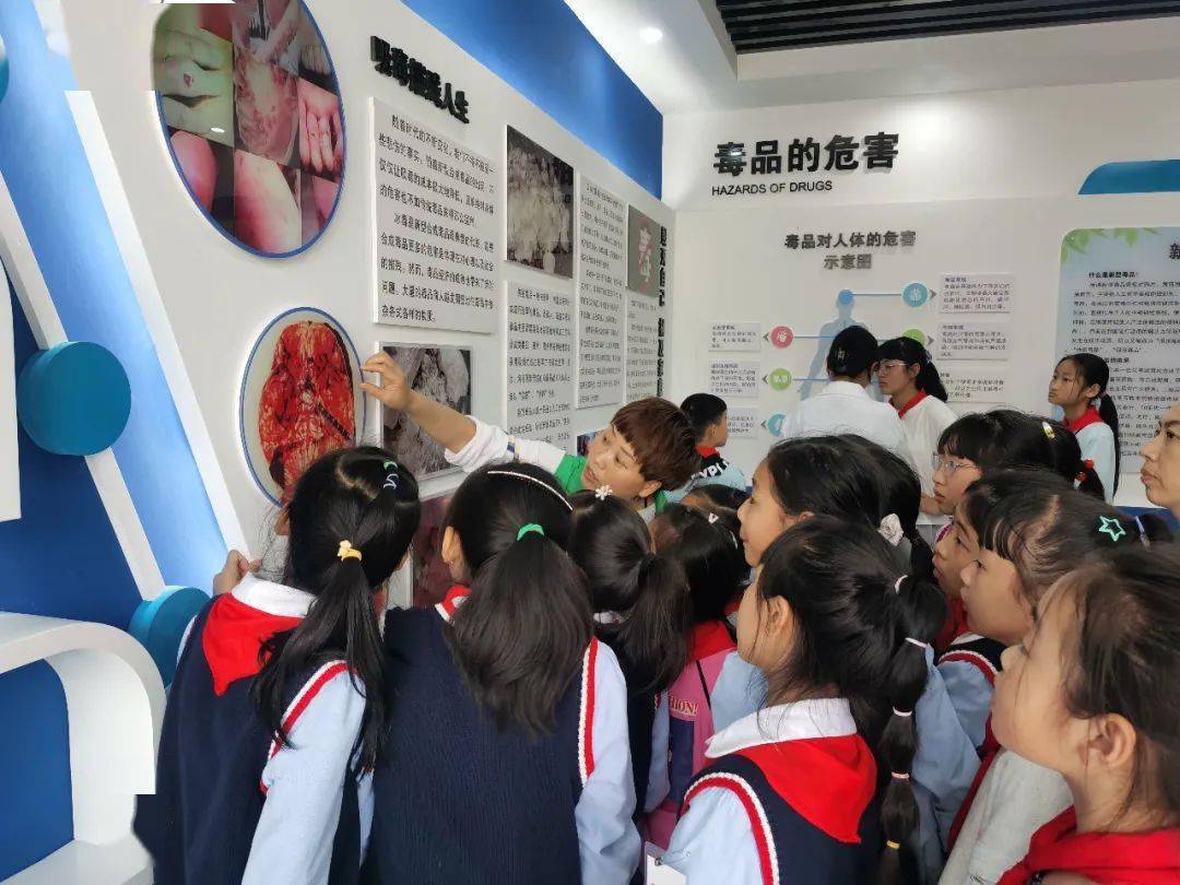 抵制毒品危害珍惜美好年华武侯区簇桥街道新城社区组织学生参访街道