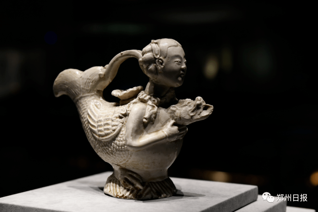 博物馆新馆今天开放的十几个展区中,"黄河珍宝——沿黄九省(区)文物