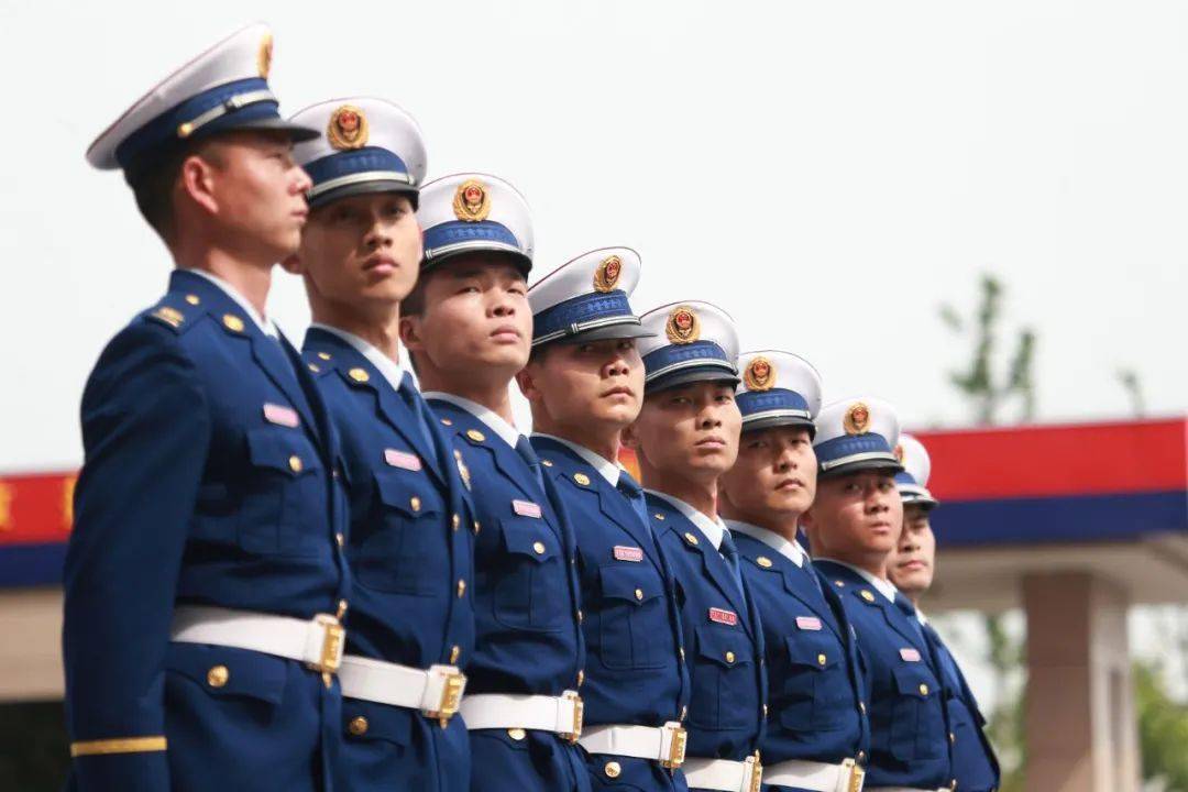 锤炼纪律作风展现火焰蓝风采襄阳消防组织开展队列会操比赛