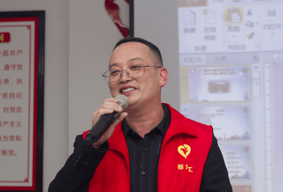 第七大队大队长,团支部书记李俊云团市委副书记胡锷