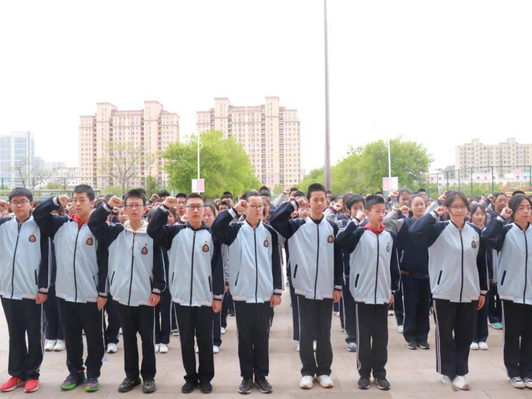 垦利实验中学举行"童心向党永远跟党走"入团仪式