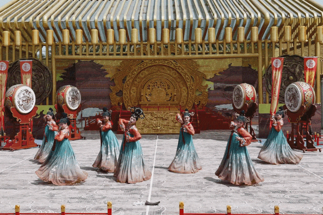 大唐芙蓉园"曲江花月宴"主题活动:曲江花月夜t台秀,花船巡游华服巡游