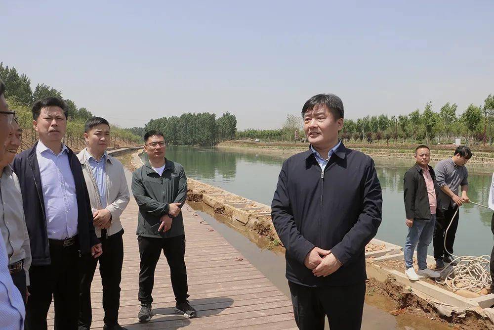 县领导刘全生,华明军,于建川参加活动.