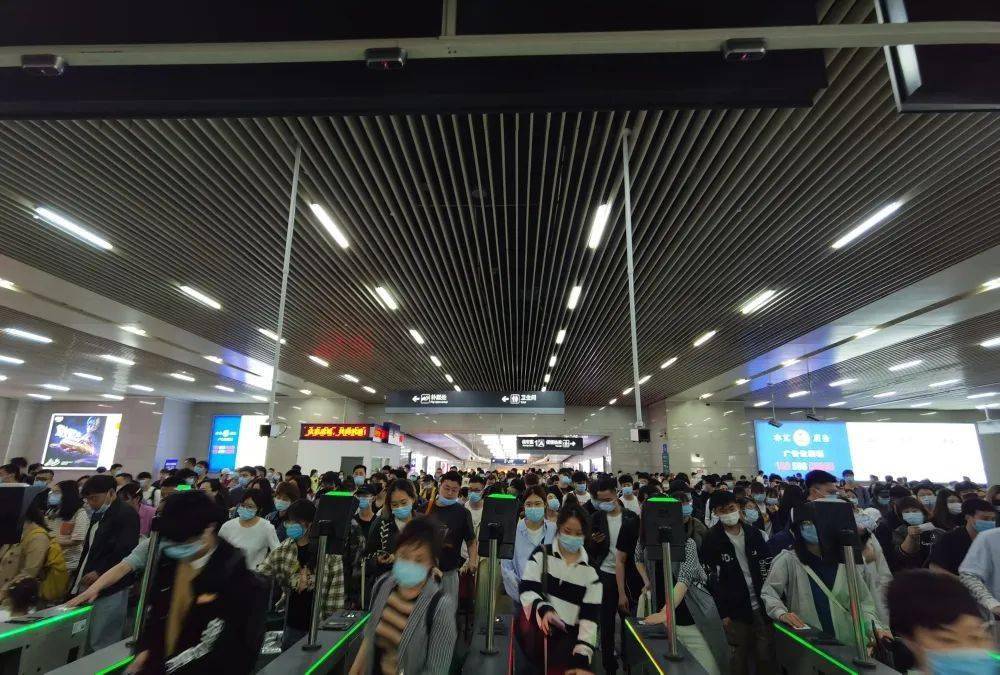 "五一"小长假,温州铁路南站爆满,你想知道和你需要知道的,都在这里