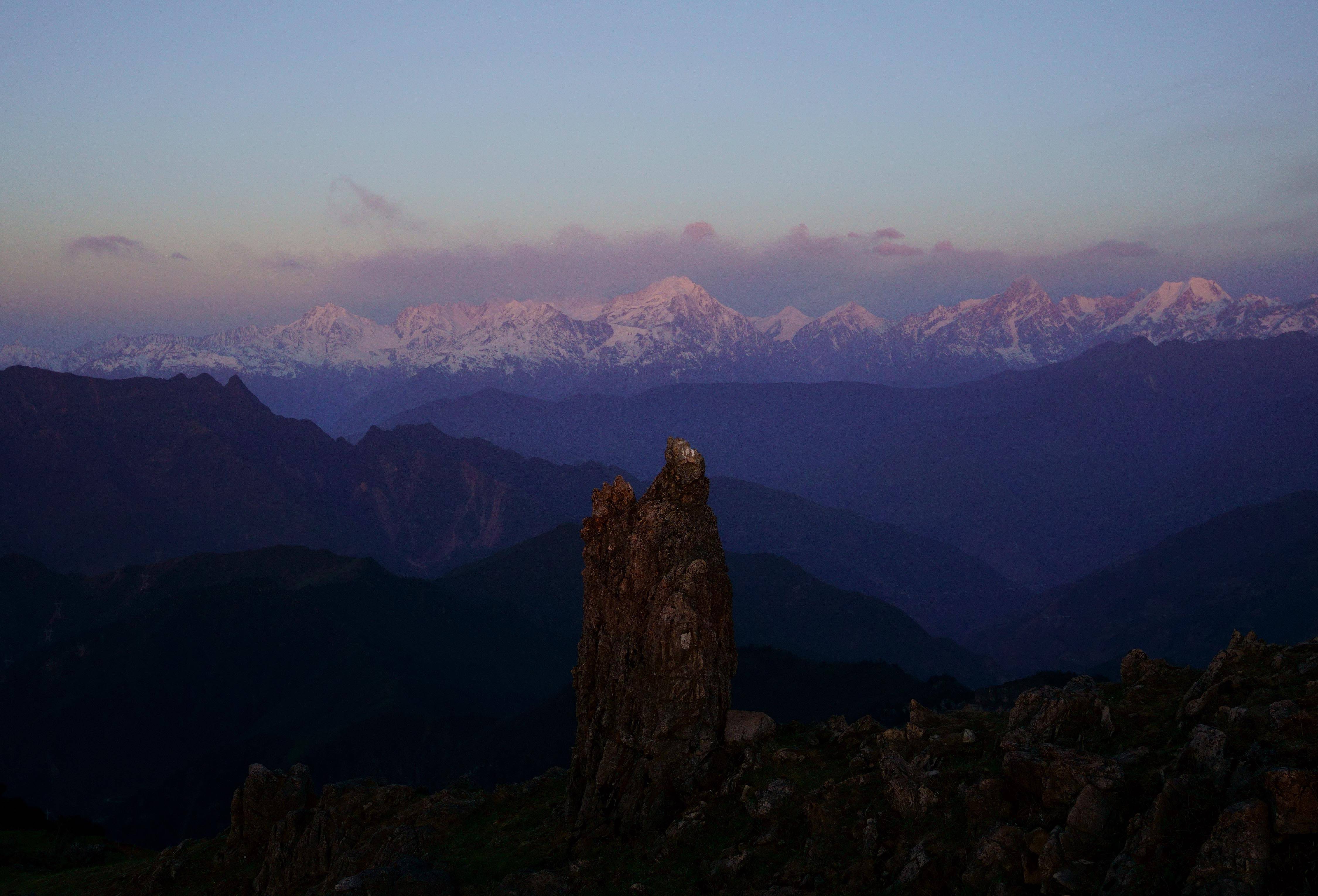 四川:牛背山观山