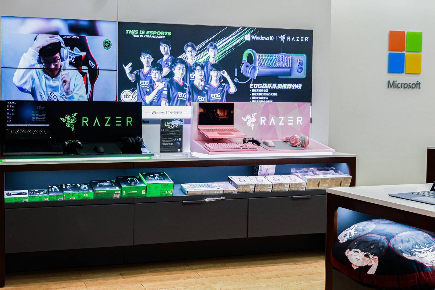 雷蛇与微软中国推出线下零售店合作专区，送EDG战队纪念品