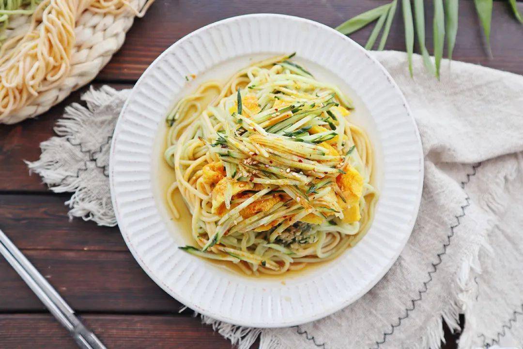 河南蒜汁捞面酸辣爽口专治没食欲