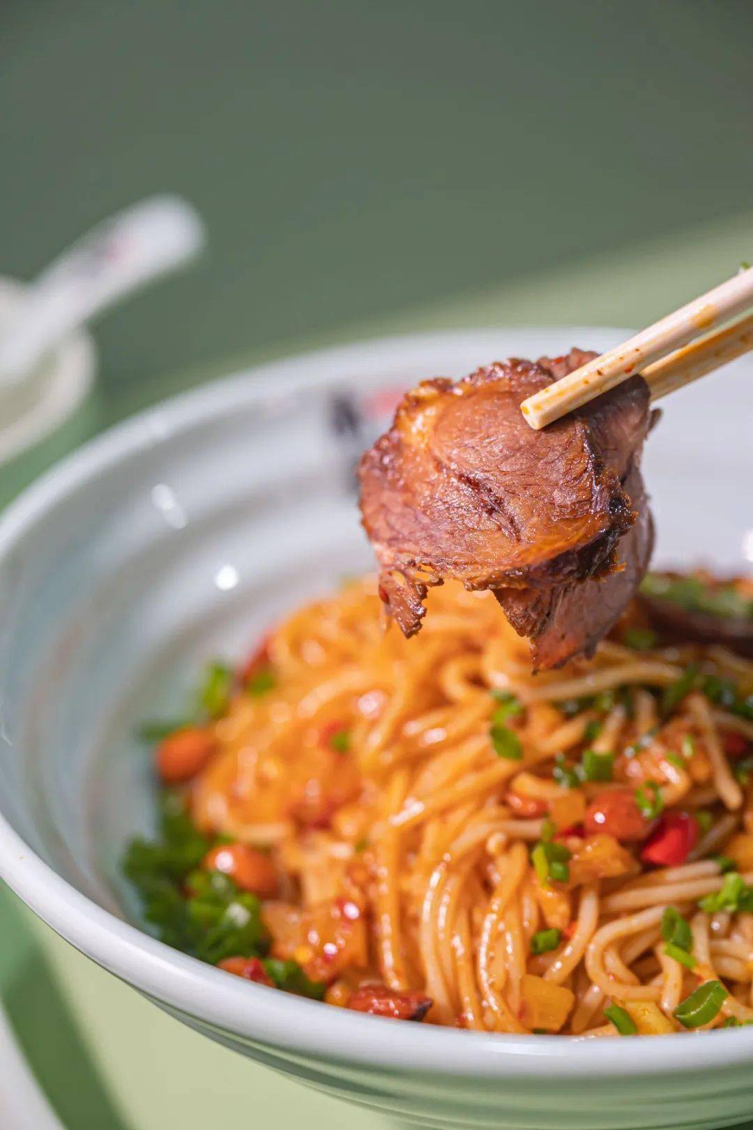 就可欢腾啦老板娘是真的豪爽这家先不说粉好不好吃香辣卤牛肉套餐set