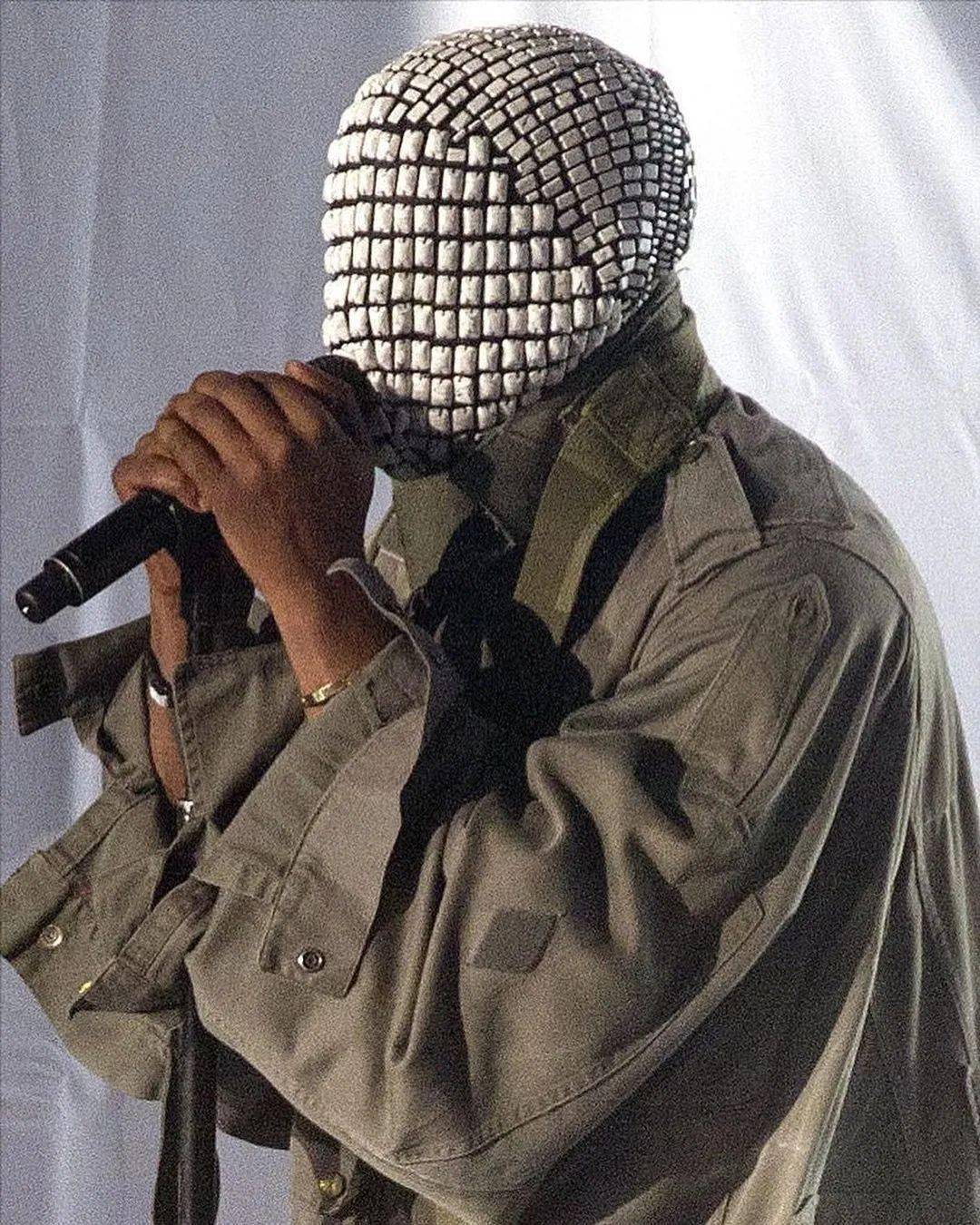 五一壁纸 | 年少轻狂的 kanye 竟然是个面具狂?