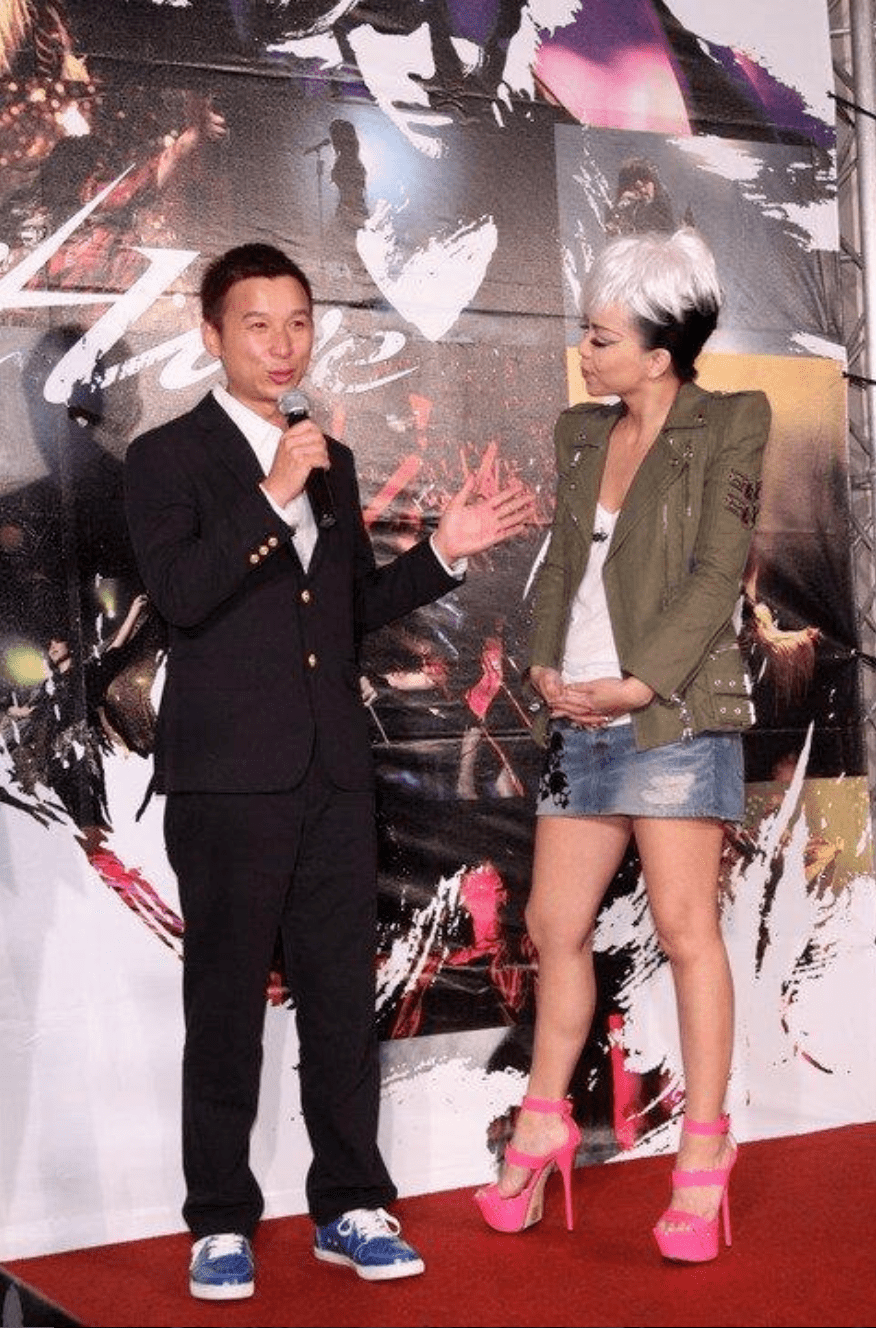 金牌经纪人花450万代孕,大张旗鼓办豪华满月酒,遭批无道德底线_陈镇川