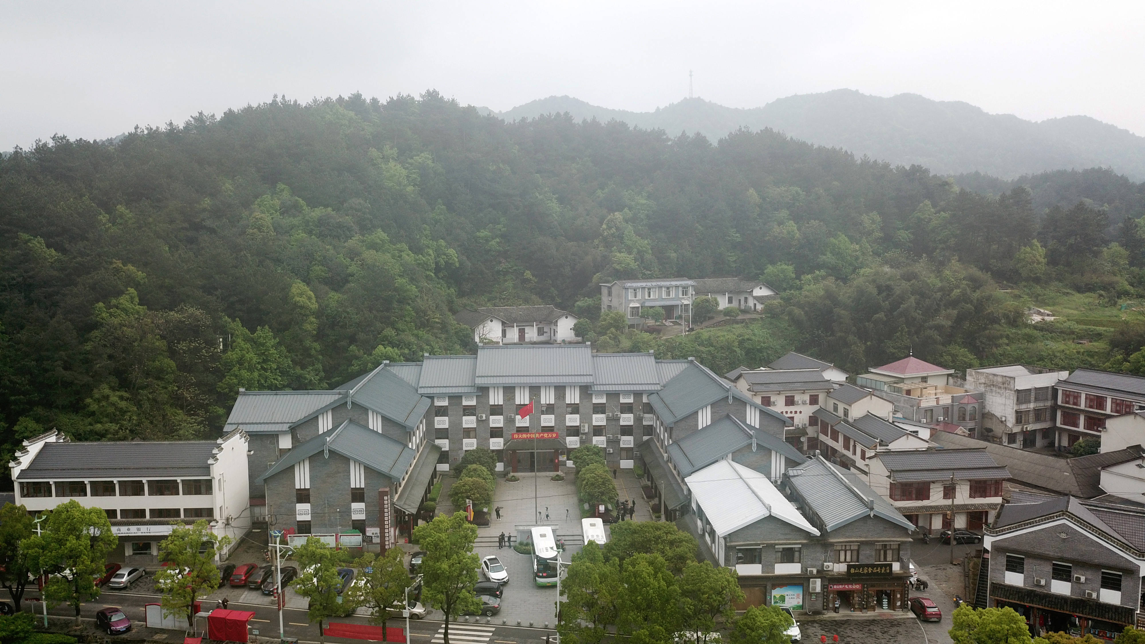 月5日韶山日月换新天这是4月15日拍摄的韶山市韶山村村貌(无人机照片)