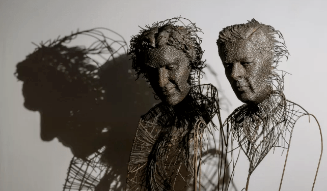 铁丝线条绘制了这"写实金属人物",栩栩如生,给人极大的震撼!_作品