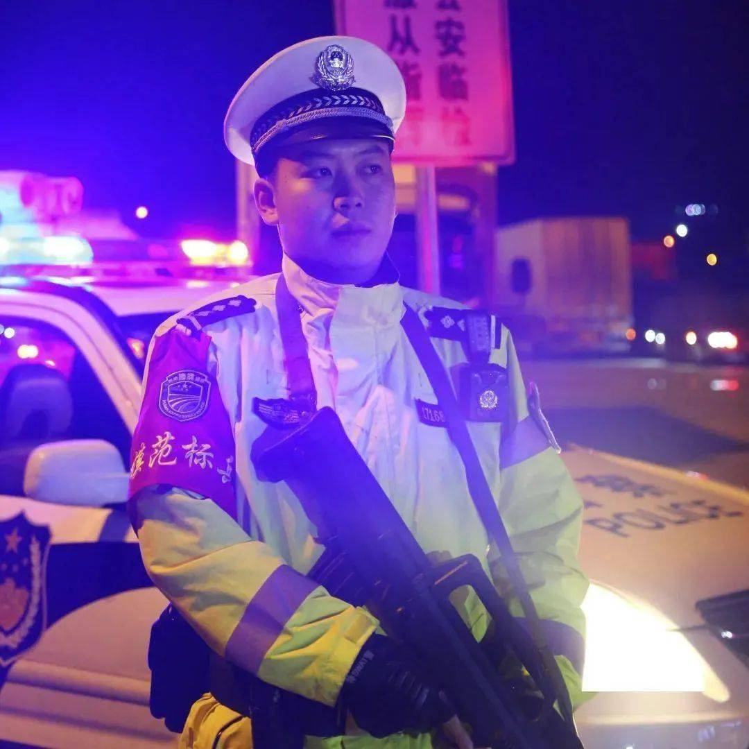 闪亮的青春丨90后党员何志强湖南高速公路上的白帽子刑警