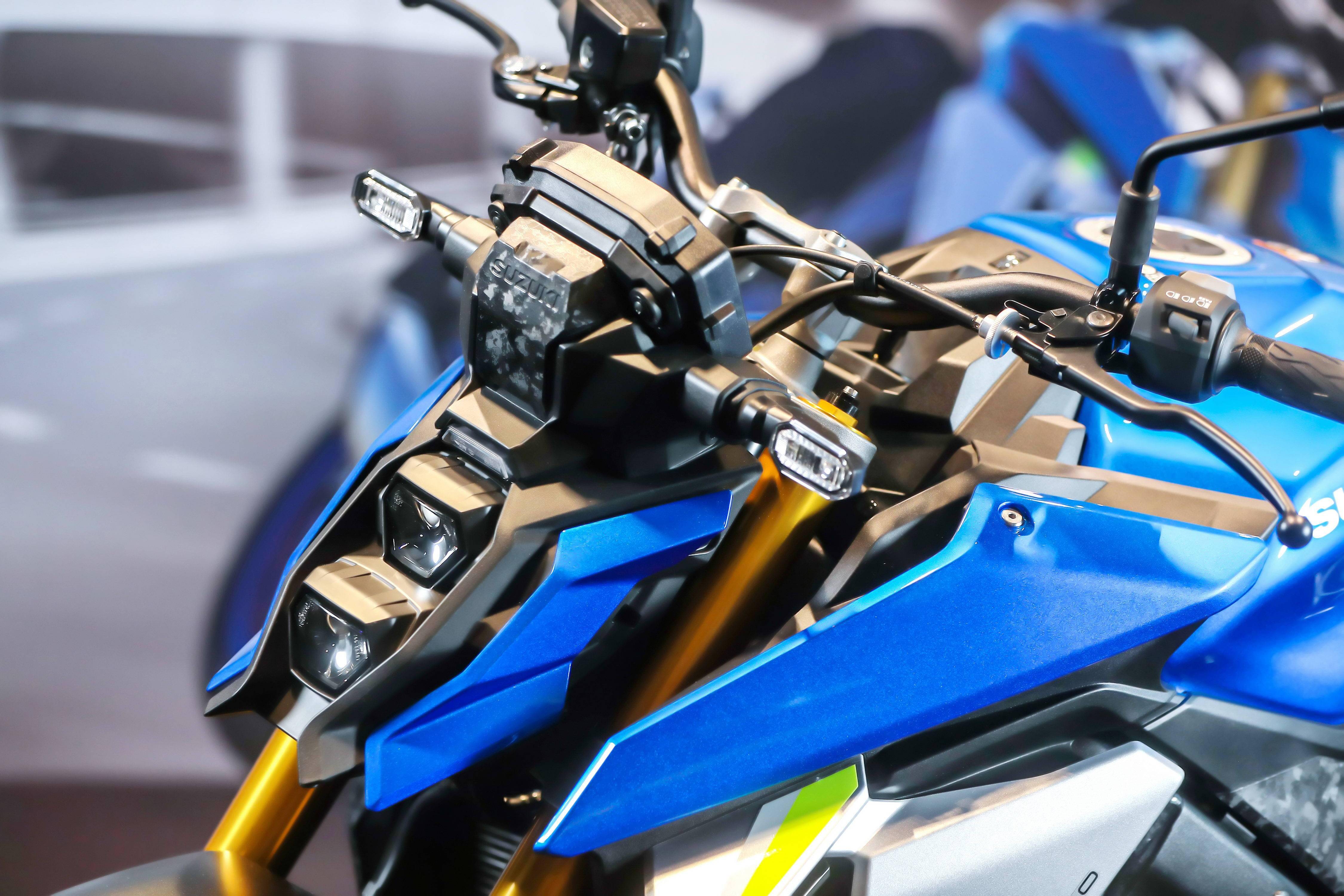suzuki新一代运动街车2021gsxs1000静态特写1