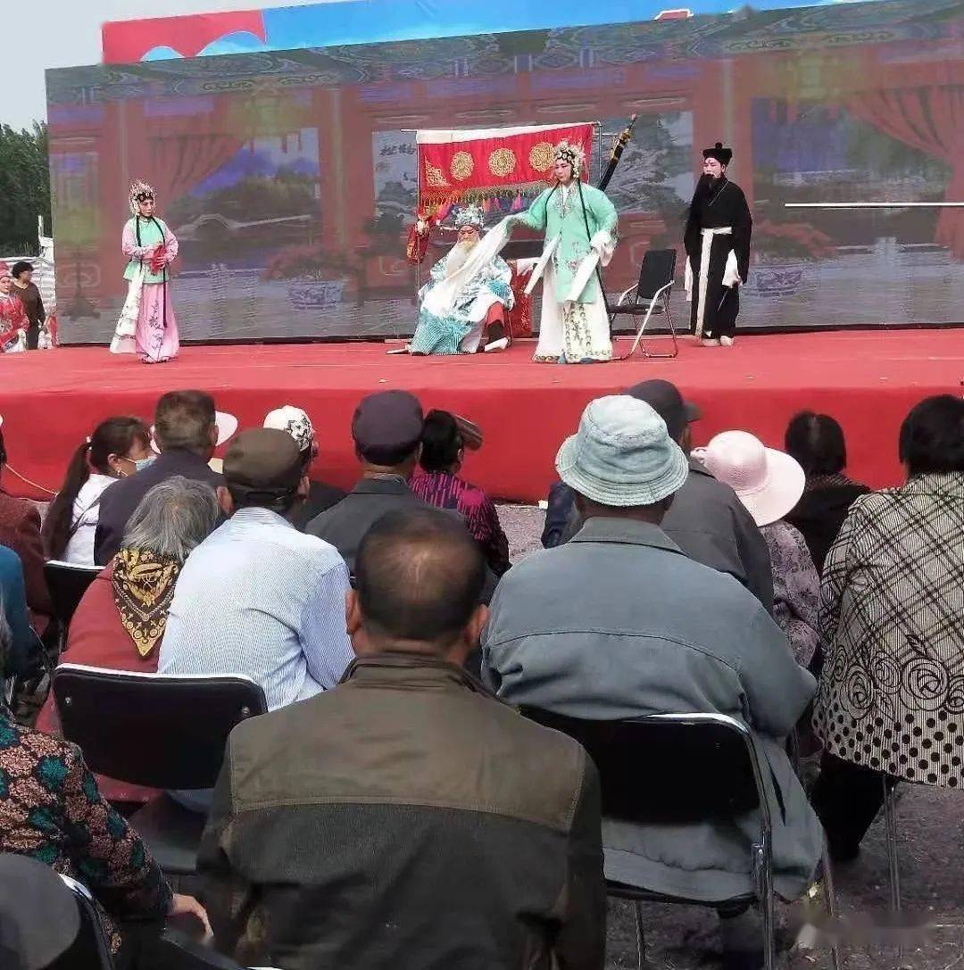 《柜中缘》《彩楼配》《闹大厅》《劝九红》《吕蒙正赶斋》等隆尧秧歌
