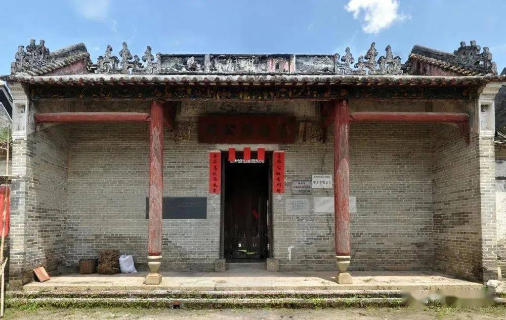 原為肖梅謝公祠.廣三路,深三進,三路之間有青雲巷.