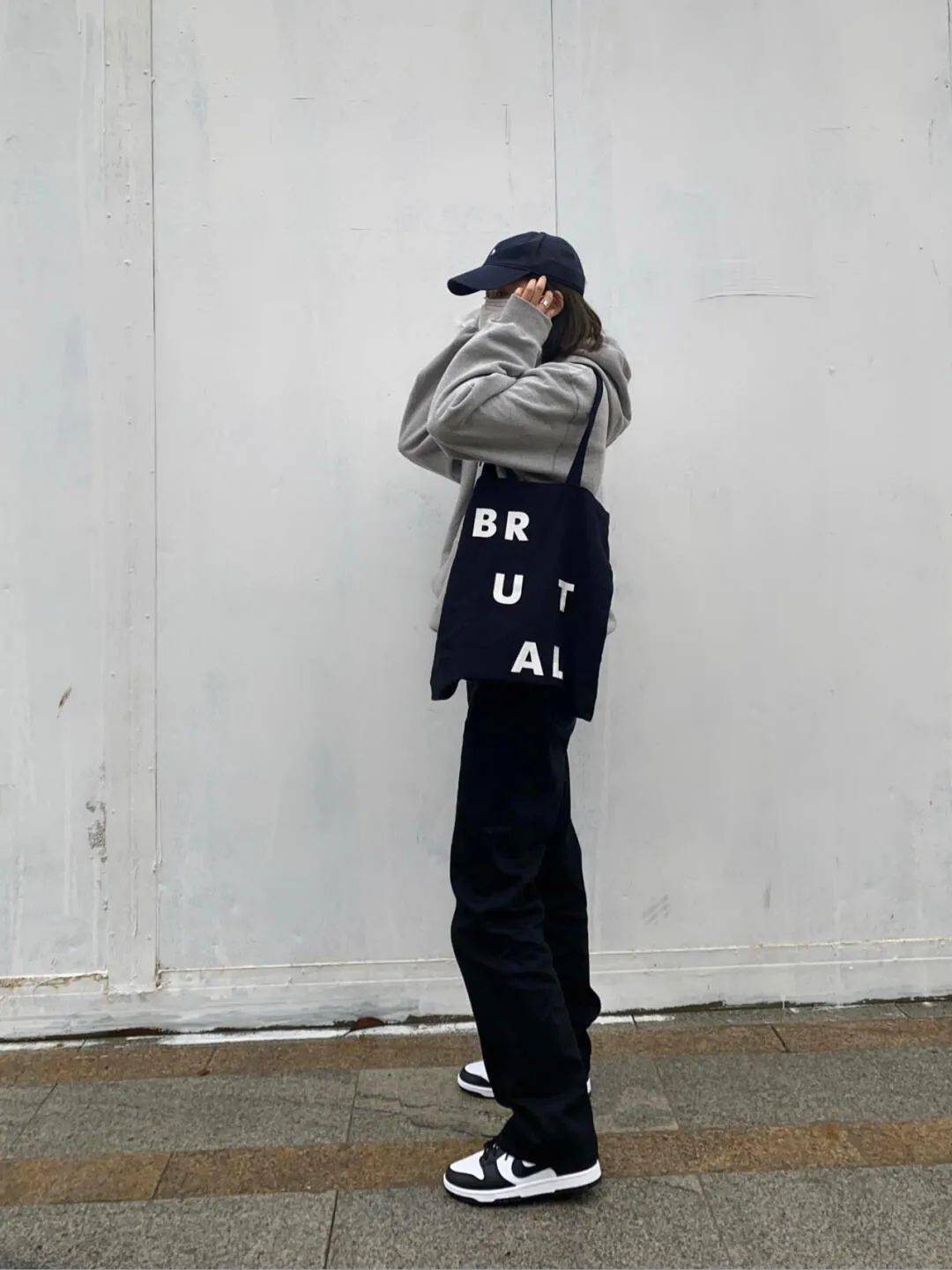 男生穿黑白熊猫dunk出门太香了